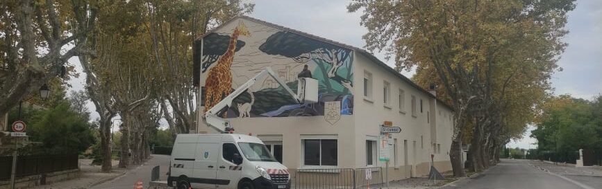 Peinture de la fresque avec élévateur