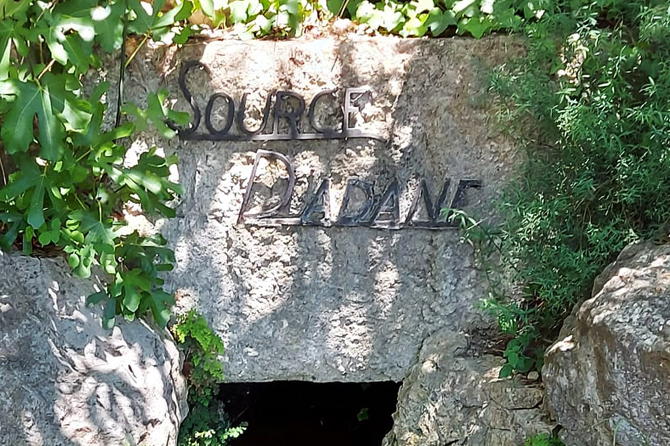 La source d'Adane proche du chemin du château