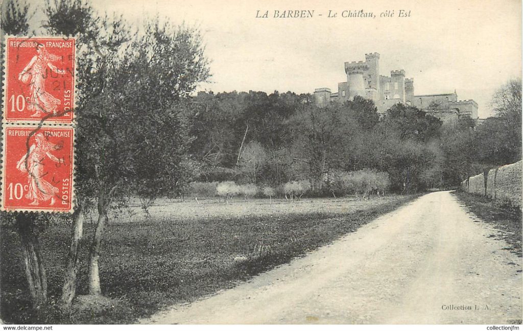 En allant vers le château