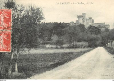 En allant vers le château