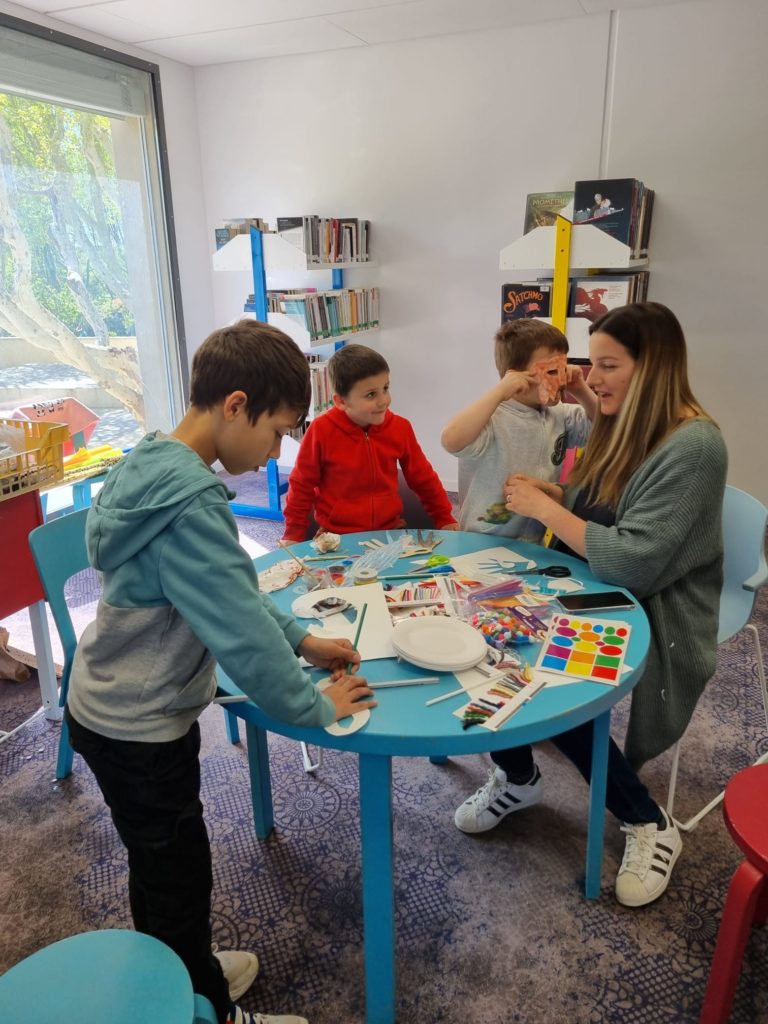 Retrouvez les filles de la bibliothèque